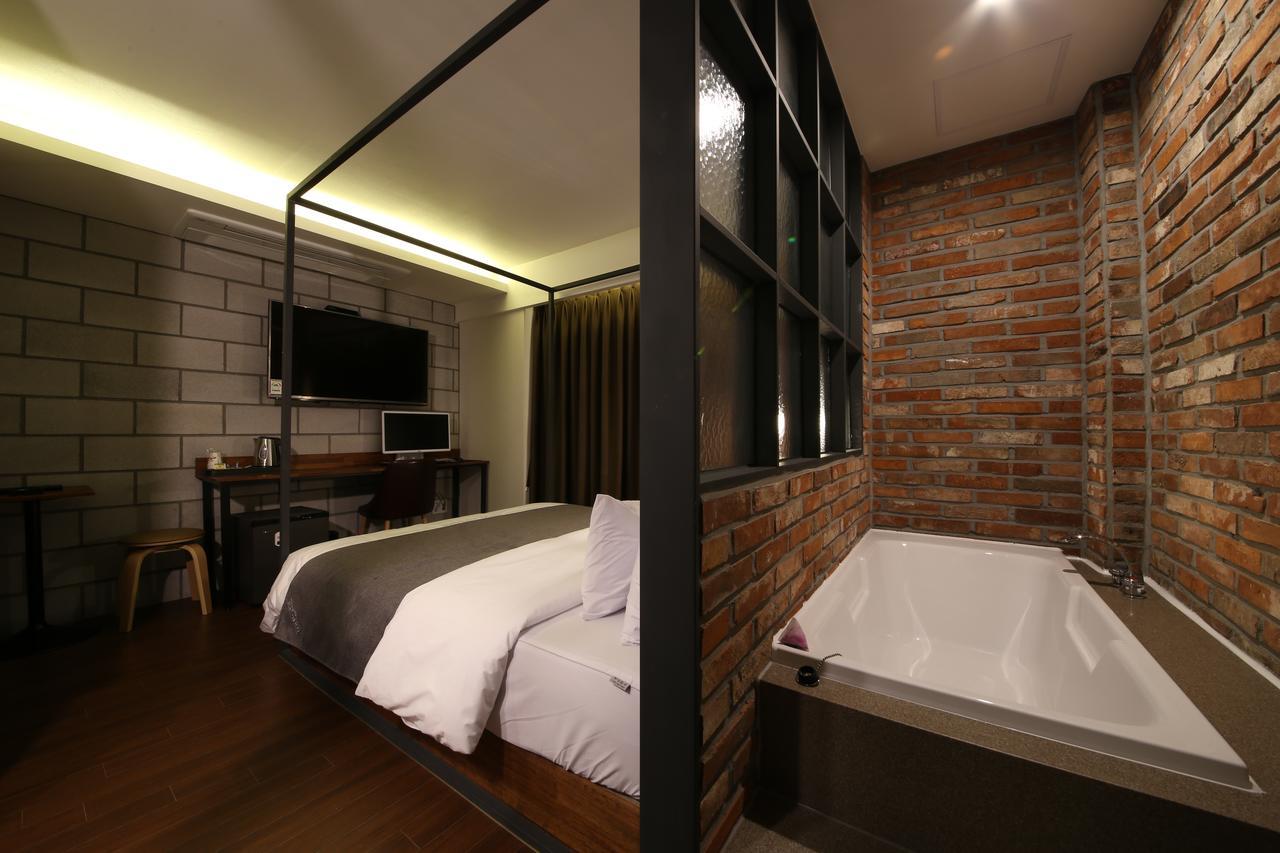 Hotel Chicago Changwon Zewnętrze zdjęcie